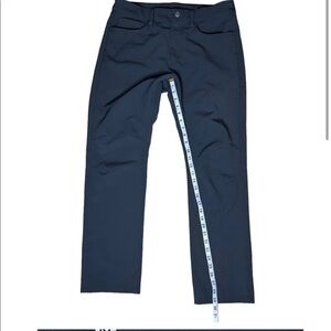 Vineyard Vines Men’s Performance Pants.